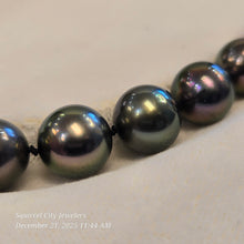 Load image into Gallery viewer, Estate Tahitian Pearl Necklace