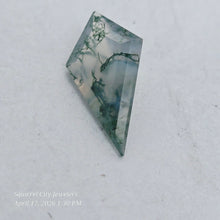 Load image into Gallery viewer, 12x7 Kite Shape Moss Agate
