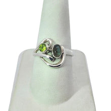 Load image into Gallery viewer, Sterling Labradorite and Peridot Swirl Ring