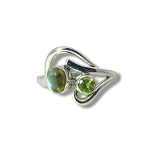 Load image into Gallery viewer, Sterling Labradorite and Peridot Swirl Ring