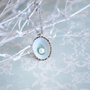 Freshwater Pearl in the Blue Limpet