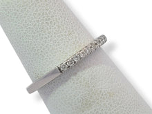 Load image into Gallery viewer, 14KW 0.25ctw Diamond Band