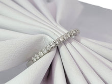 Load image into Gallery viewer, 14KW 0.25ctw Diamond Band