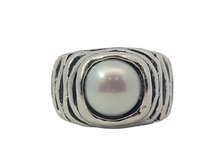 Load image into Gallery viewer, Sterling Wavy Pearl Ring - size 8