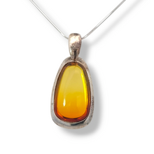 Load image into Gallery viewer, Sterling Silver Oval Sunset Amber Necklace