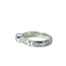 Load image into Gallery viewer, Moonstone Sterling Silver Pattern Ring