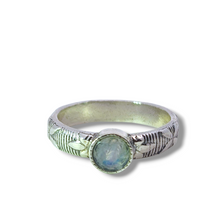 Load image into Gallery viewer, Moonstone Sterling Silver Pattern Ring