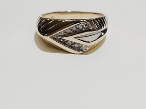 Diamond V-Cut Ring in 14KY