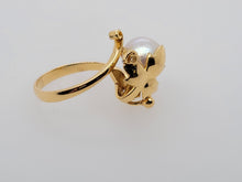 Load image into Gallery viewer, 14KY Estate Baroque Pearl Leaf Motif Ring