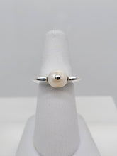Load image into Gallery viewer, Sterling Silver Pearl Square Ring