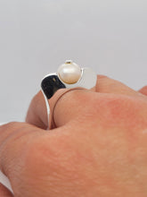 Load image into Gallery viewer, Sterling Silver Pearl Square Ring