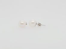 Load image into Gallery viewer, 14k White Gold 7-7.5mm Overtone Pearl Studs