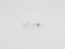 Load image into Gallery viewer, 14k White Gold 7-7.5mm Overtone Pearl Studs