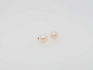 14k White Gold 7.5mm Pink Overtone Pearl Studs