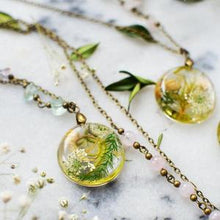 Load image into Gallery viewer, Terrarium Moss Necklace