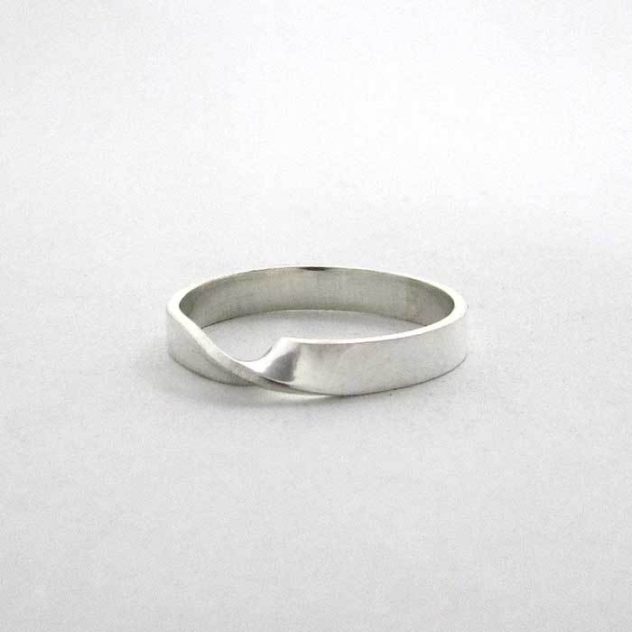 Mobius Strip Ring - TheExCB