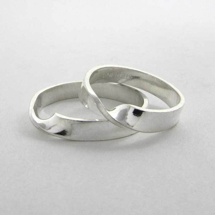 Mobius Strip Ring - TheExCB